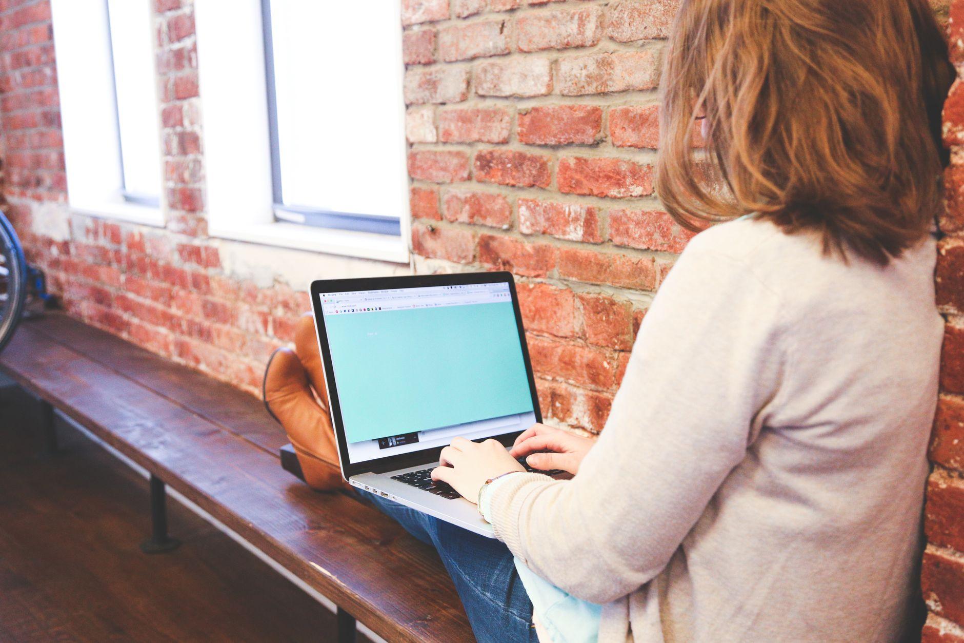 How to Start a Work from Home Business with AI